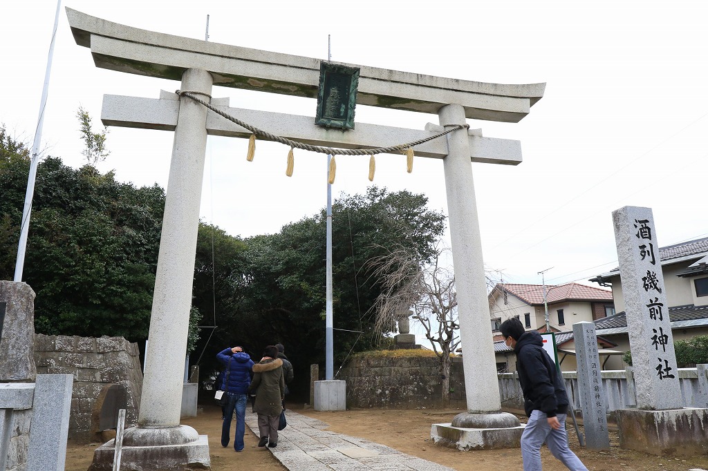 酒列磯前神社です。小さな神社ですが宝くじが当たる御利益があるといううわさの神社です。