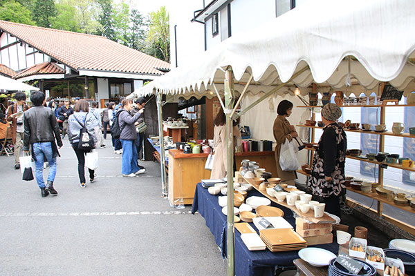 共販センターからの北側にも実は多くのお店が並びます。