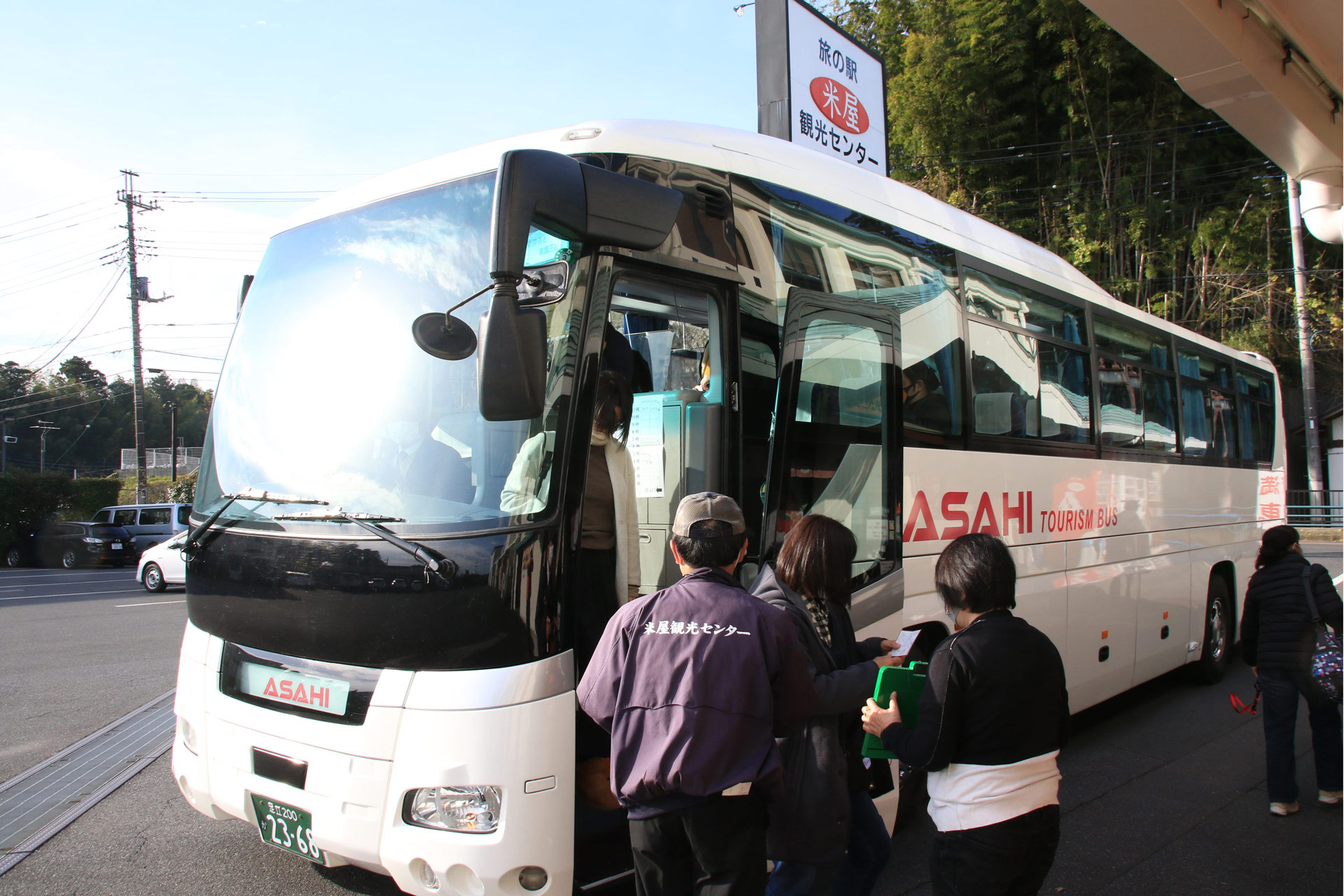 東京駅を出発して休憩無しで新勝寺の駐車場に到着。ここから徒歩5分で新勝寺です。