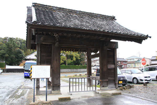 これらの門も徳川家康ゆかりの建物です。