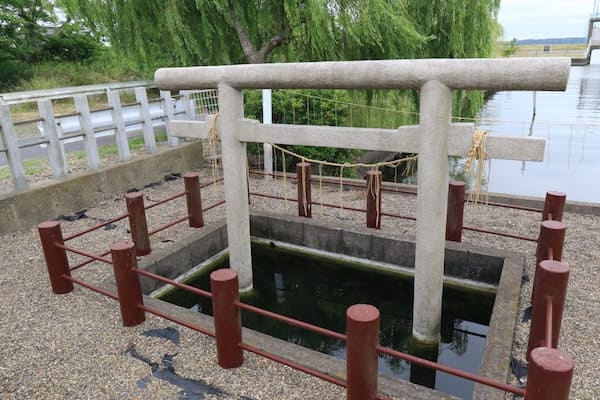 息栖神社の井戸