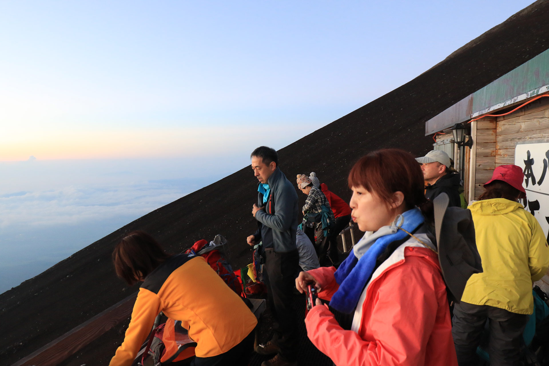 【朝発 八合目宿泊】ゆったり富士登山