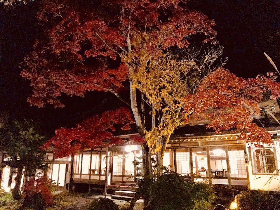 飯縄山登拝と戸隠古道・鏡池ハイキング〜宿坊に泊まって歴史と信仰を体感〜