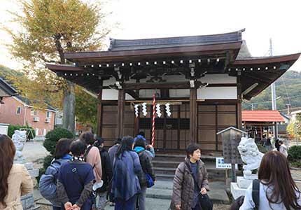 宝徳寺と紅葉のわたらせ渓谷鉄道