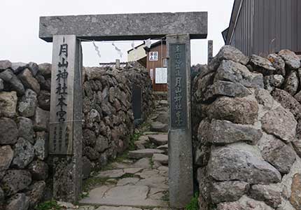 月山神社本宮