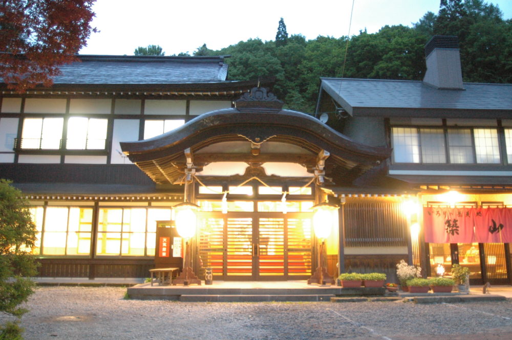 戸隠　築山館